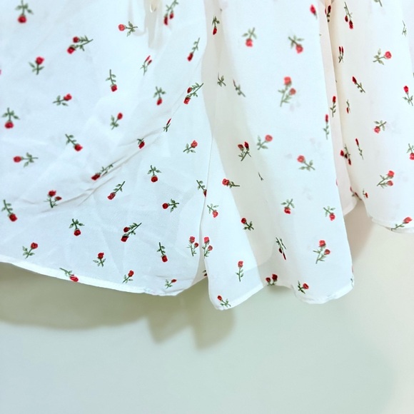 4/$10🎄Forever 21 White Romper w Ditsy Rose Pattern and Criss Cross Straps - Picture 13 of 13